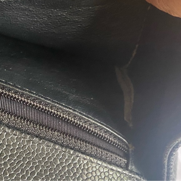 Authentic CHANEL Vintage Timeless Classic Maxi handbag in caviar leather - Picture 9 of 12